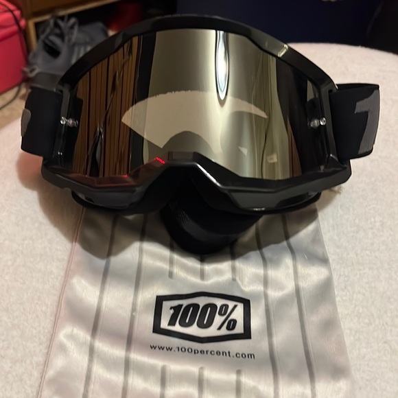 100% snow glasses - Picture 1 of 4